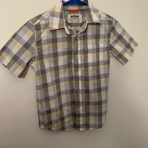 Boys shirt sleeved button down dress shirt